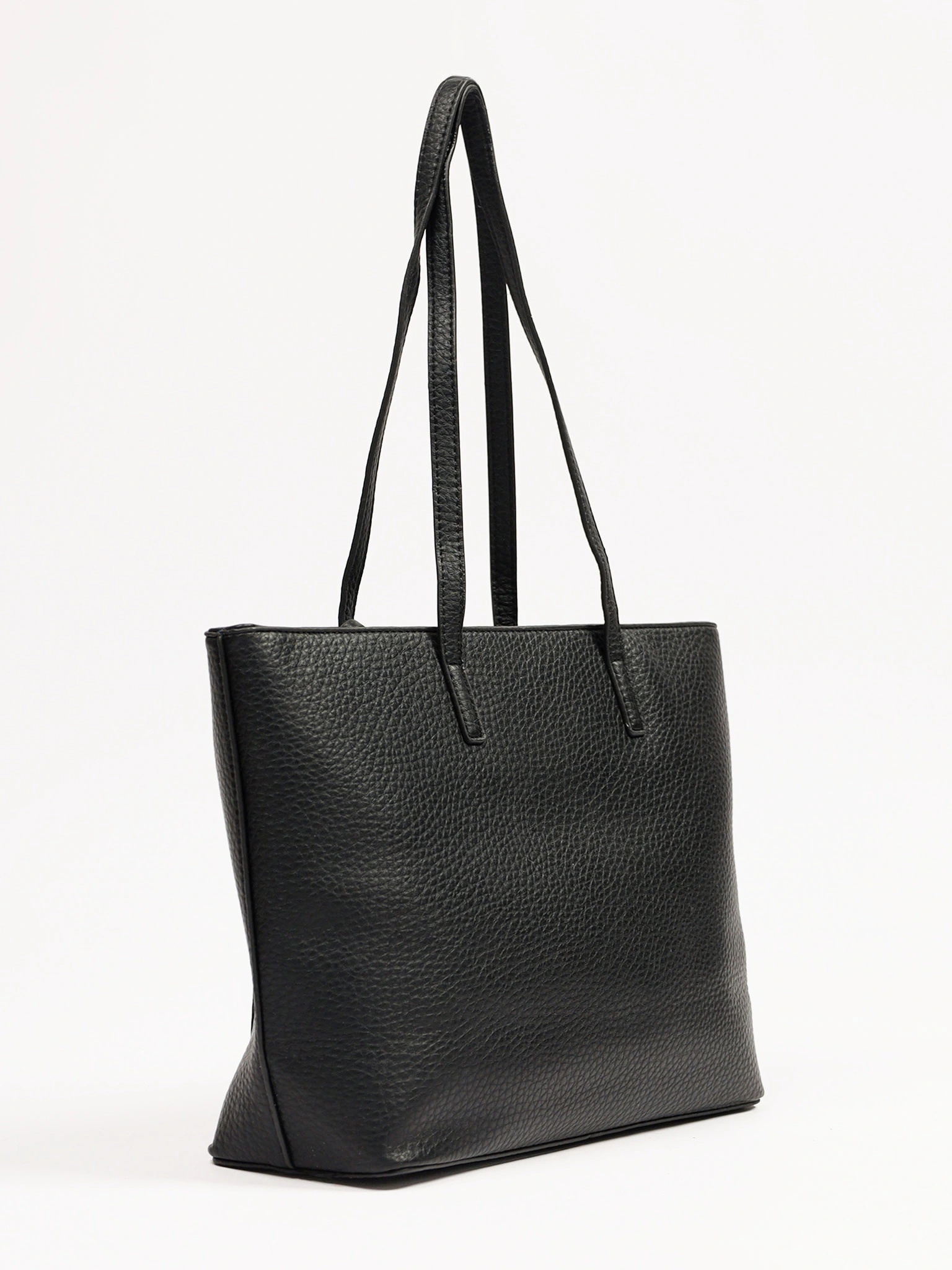 Сумка-тоут с декоративным брелком в ассортименте